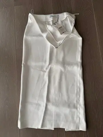 택 포함 새상품 ZARA 타이트 스커트 화이트 XS 사이즈