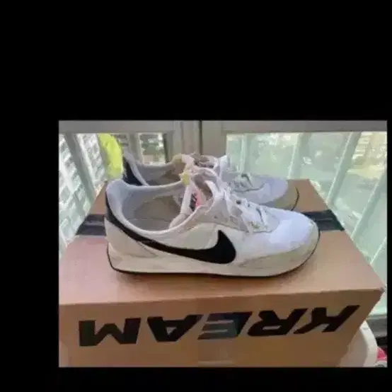 나이키 데이브레이크 레트로 러닝화 화이트 블랙