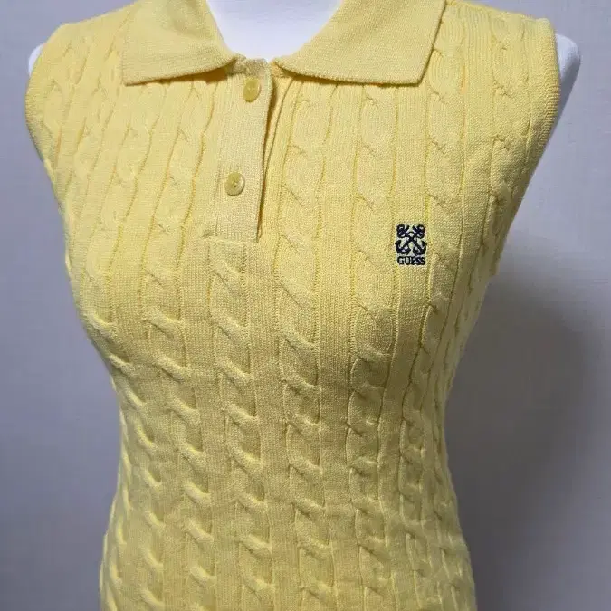 XS) GUESS 게스 케이블 슬리브리스
