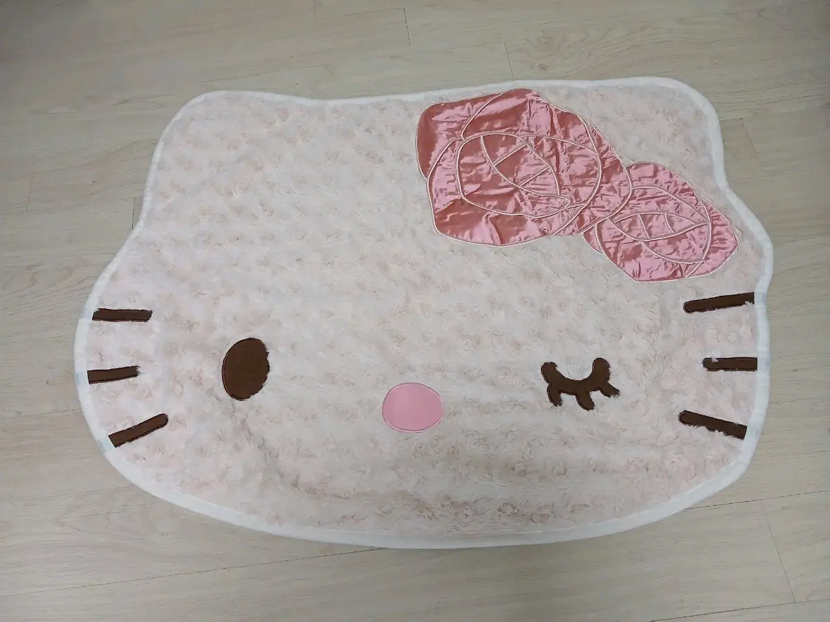 고전 키티 담요 러그 로즈보아 윙크