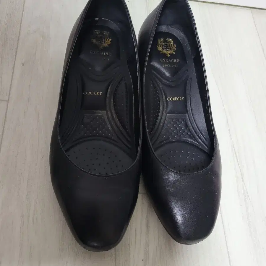 에스콰이어에서 나온 여성 구두예요235