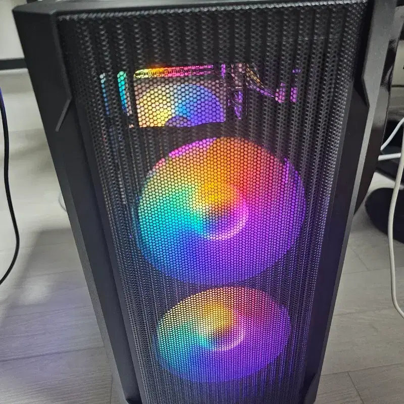 게이밍 컴퓨터(7500F + ddr5 32gb + rtx 5060ti)