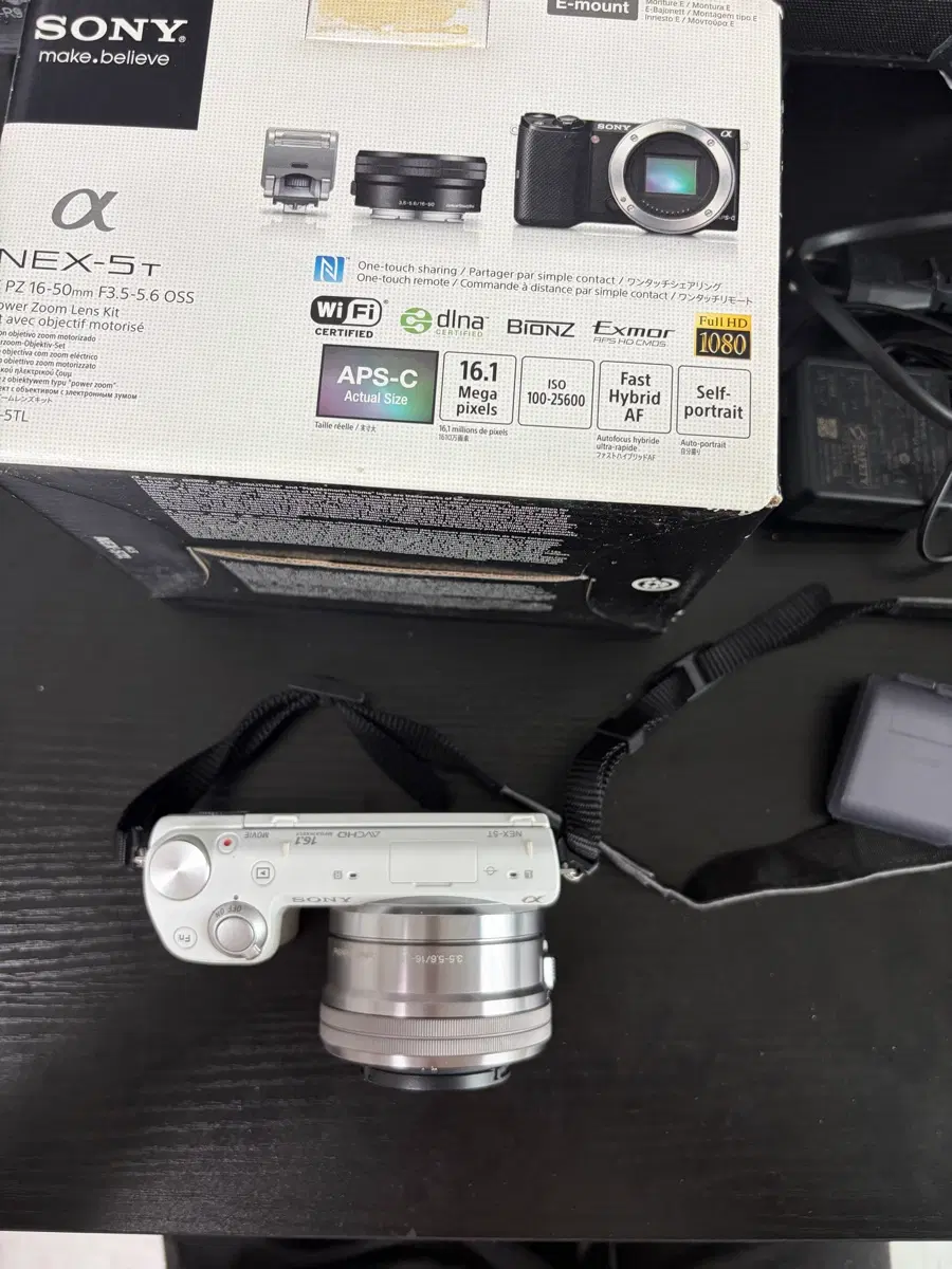 소니 NEX-5T 화이트 카메라 16-50mm 렌즈 포함
