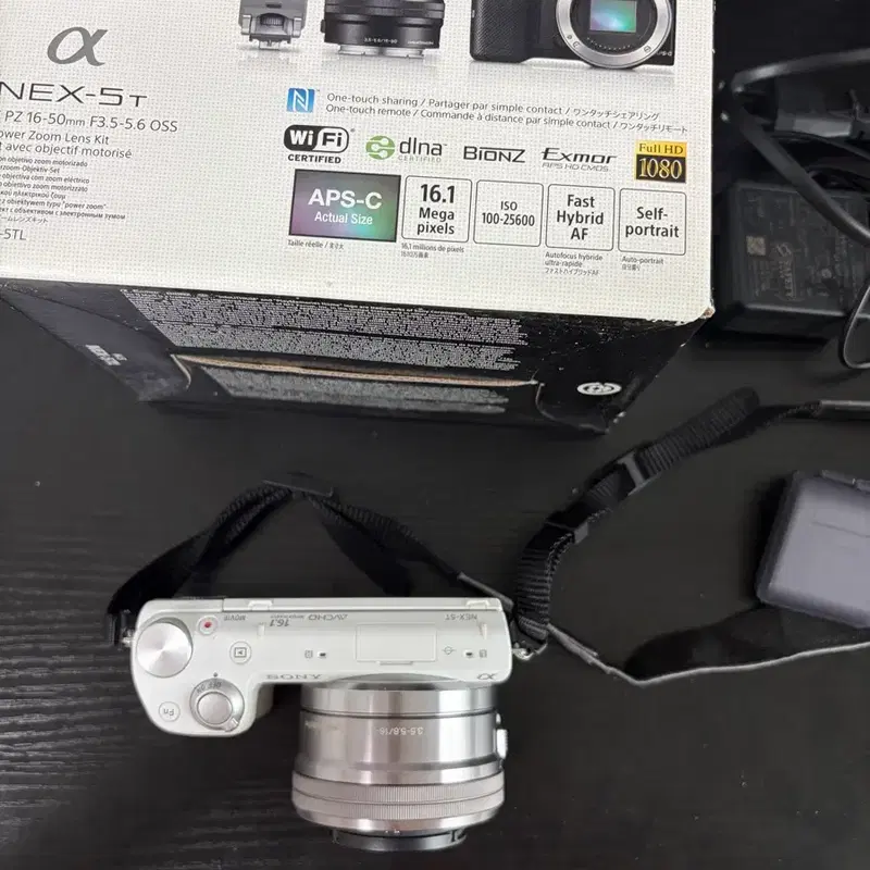 소니 NEX-5T 화이트 카메라 16-50mm 렌즈 포함