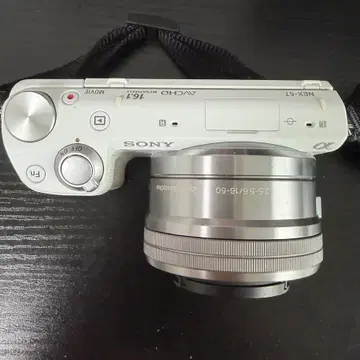 소니 NEX-5T 화이트 카메라 16-50mm 렌즈 포함 | 브랜드 중고거래