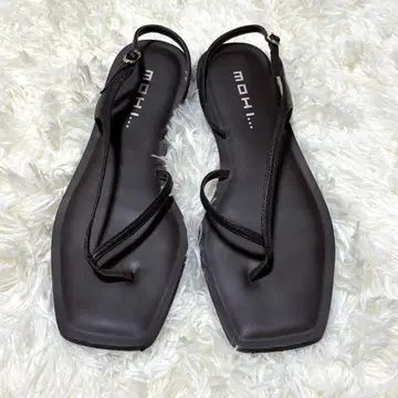 MOHI/모히 스키니 스트랩 플랫 샌들 쪼리 브라운 24cm