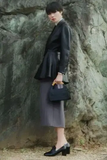 인조 가죽 타이트핏 블레이저