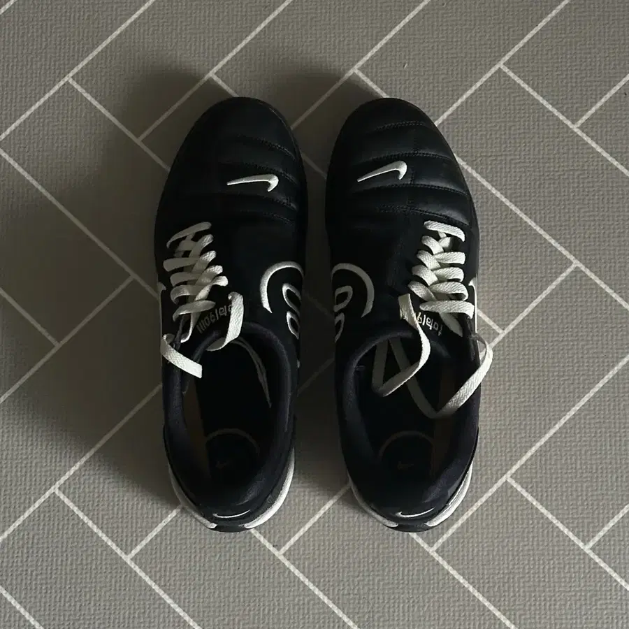 나이키 토탈 90 블랙 290
