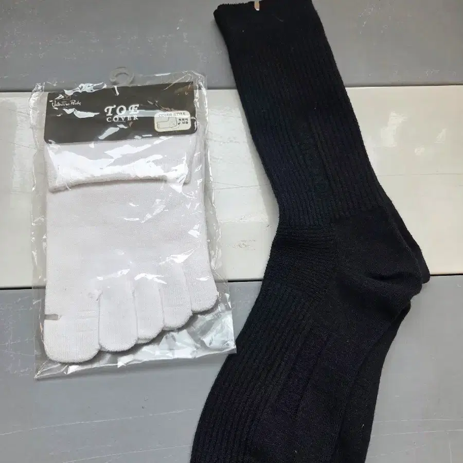 발가락 양말 흰색/검정색 2켤레