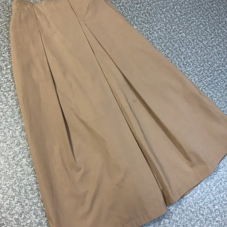 칙스라벨 바스락 햅번 코튼 플레어 롱 스커트 치마 베이지 결혼식 하객룩