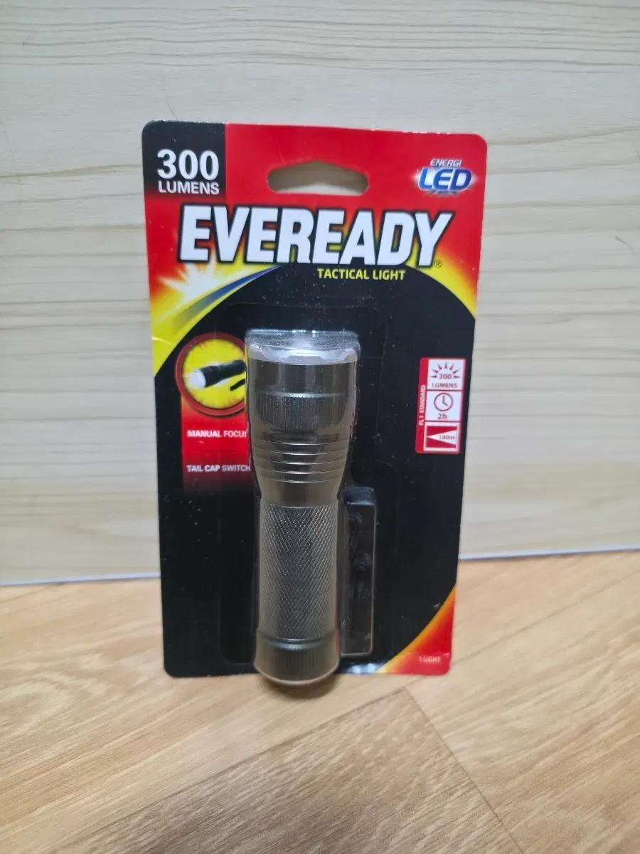 EVEREADY 300 루멘 택티컬 라이트