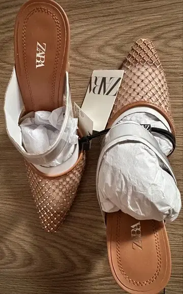 ZARA 비쥬 장식 메쉬 샌들 22.8cm