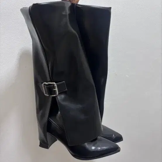 블랙 가죽 폴딩 부츠