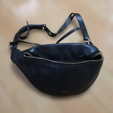 FURLA 훌라 가죽 바디백 블랙