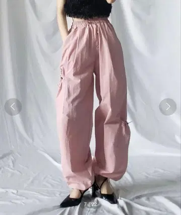 밑단 조절 가능한 2way 셔링 언밸런스 디자인 나일론 카고 팬츠