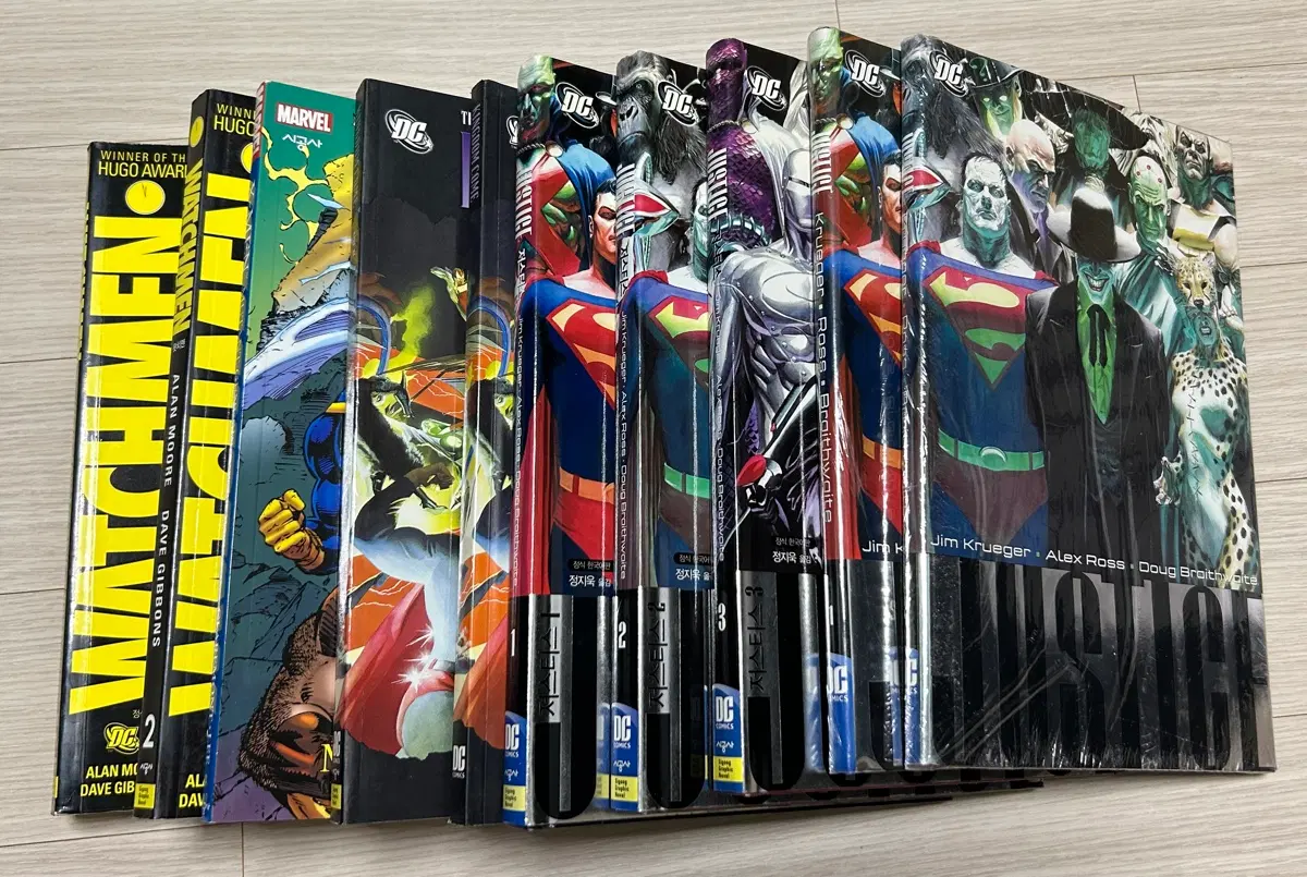 그래픽 노블 일괄 판매 왓치맨 킹덤컴 저스티스 X-MEN