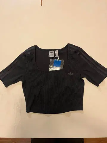 주말 할인!! 택 포함 새상품 adidas 리브 크롭 T셔츠 기프트