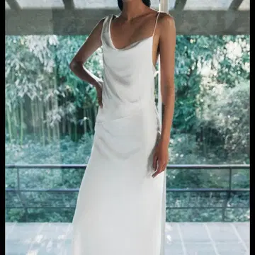 ZARA 백 오프닝 새틴 원피스