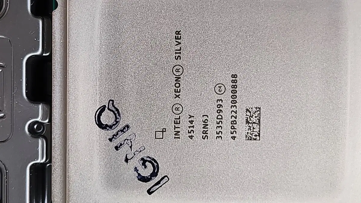 인텔제온실버4514Y SRN6J 16코어32스레드 2.0GHz