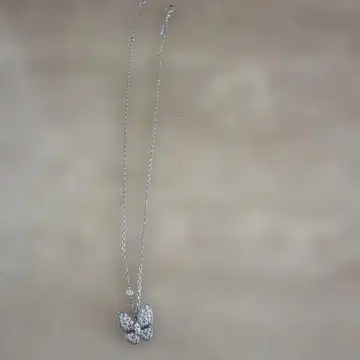 버터플라이 모티브 파베 다이아 목걸이