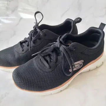 [스케쳐스] [SKECHERS] 메모리폼 스니커즈 블랙 23.0