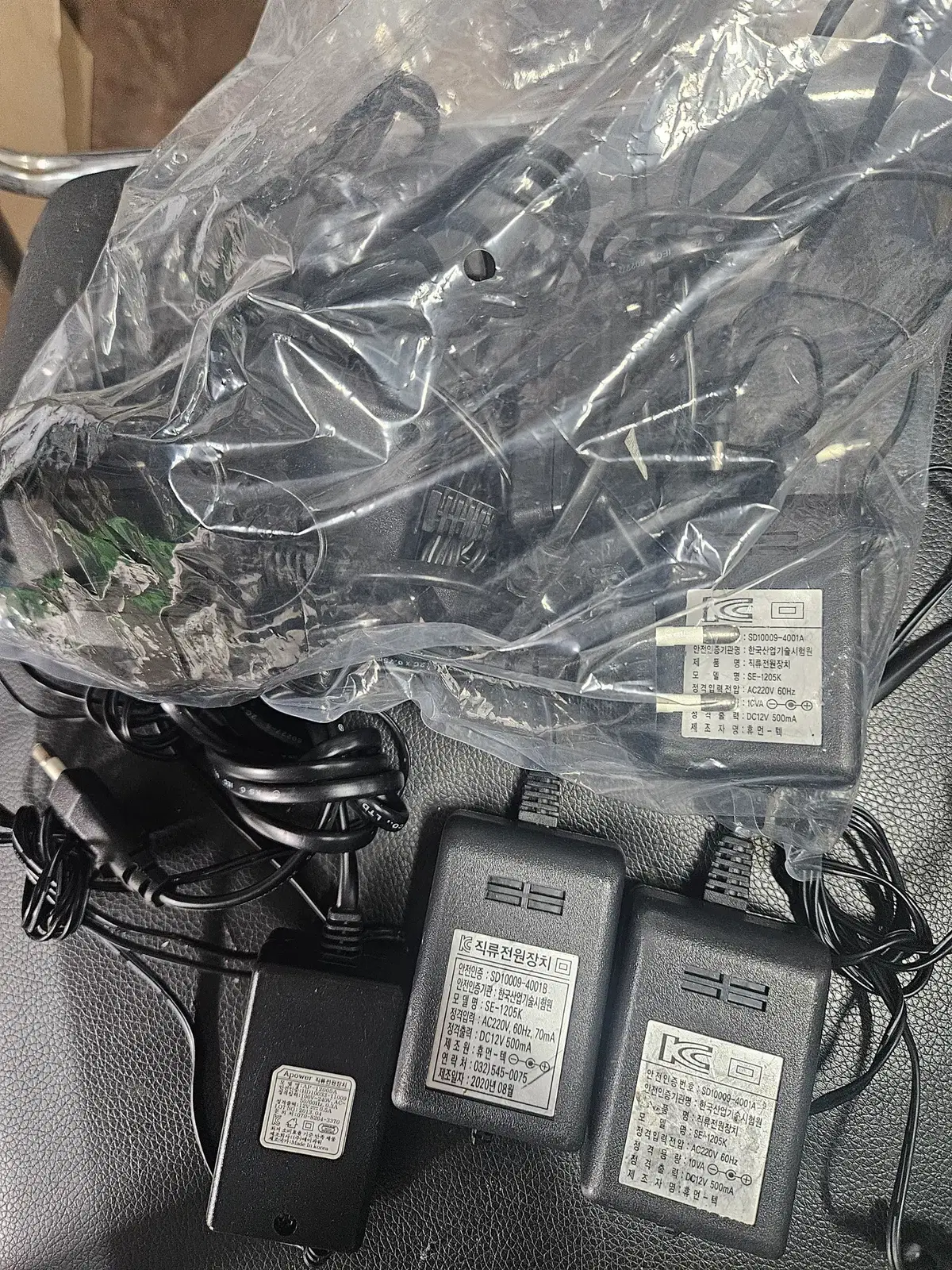 중고, 12V 아답터 개당 5천원에 팝니다.