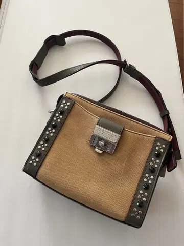 MARC BY MARC JACOBS 스터드 숄더백