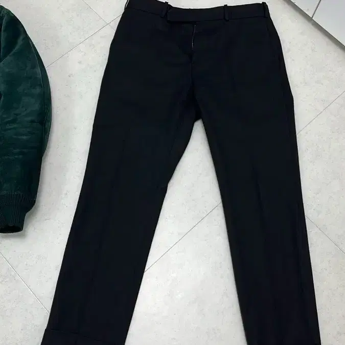 [50] 하이더아커만by벨루티 블랙 울 팬츠