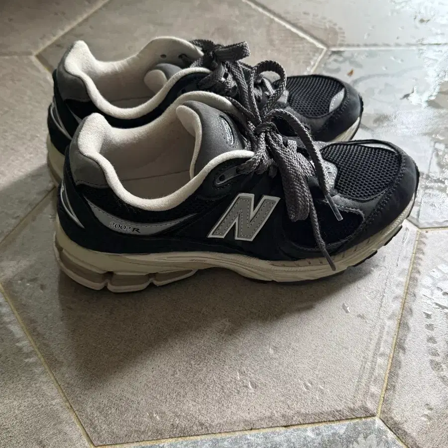 뉴발란스 2002r 245