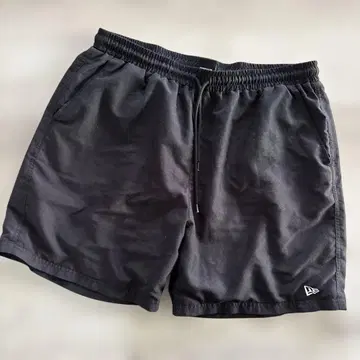 New Era 블랙 숏팬츠 하프 팬츠