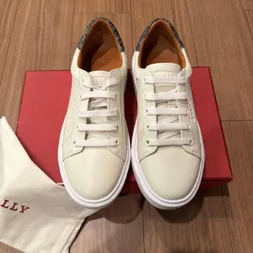 미사용 새상품 BALLY 천연 가죽 스니커즈 36