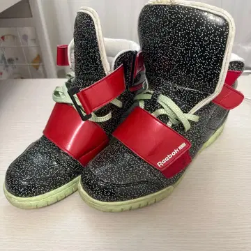 리복 하이컷 스니커즈 블랙 레드 27cm