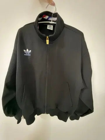 adidas 트레포일 저지 블랙 골드 지퍼