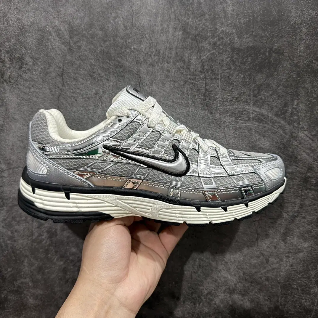 나이키 P6000 실버 메탈릭 운동화 CN0149-001