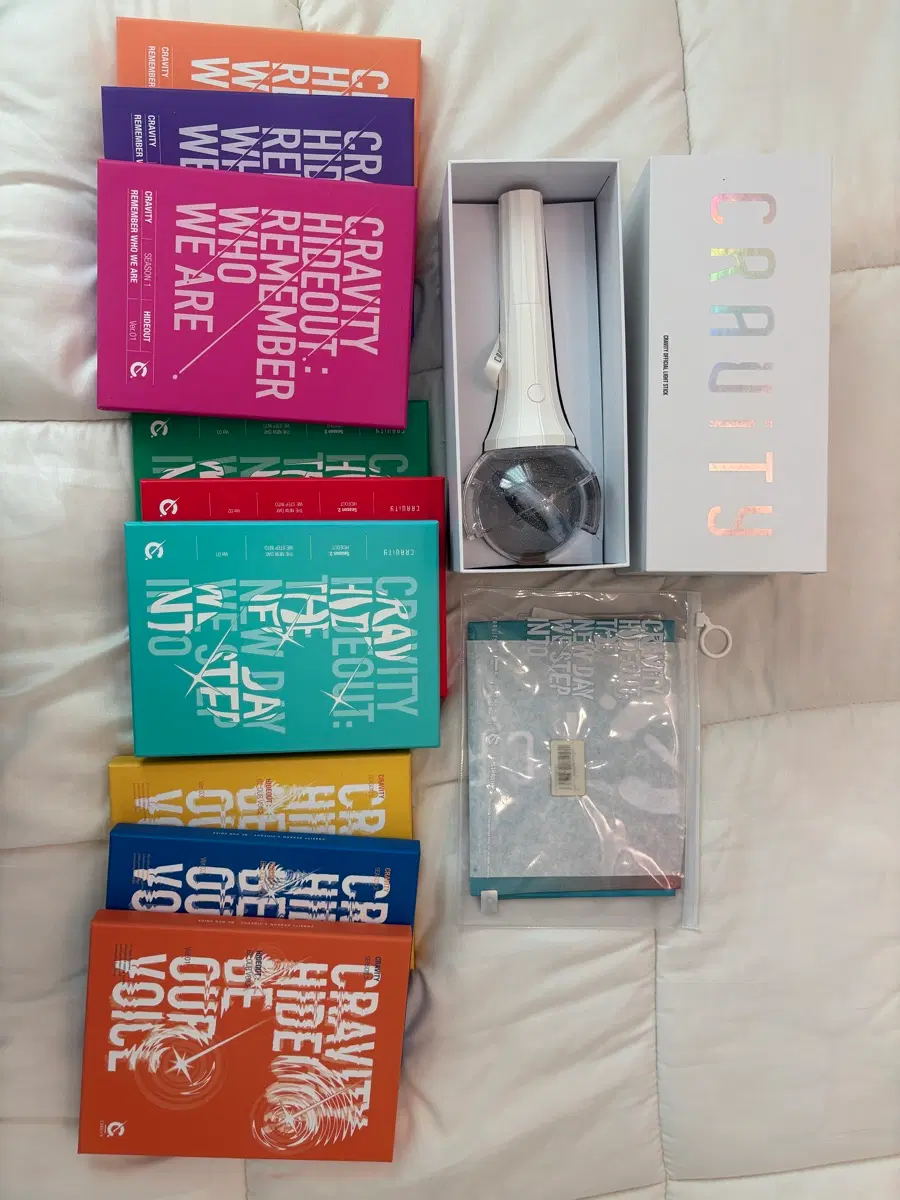 크래비티 데뷔 앨범&응원봉&포스터