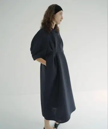 CLANE 폼 슬리브 원피스 블랙
