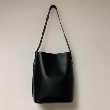 약간의 흠집 외 새상품급 유니클로 여성용 2way 숄더백 블랙