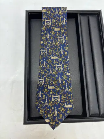Salvatore Ferragamo 넥타이 세계 건축물 패턴 네이비