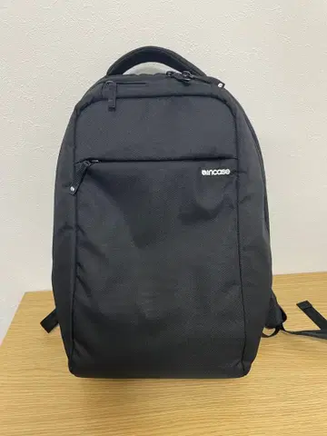 Incase ICON Lite Pack