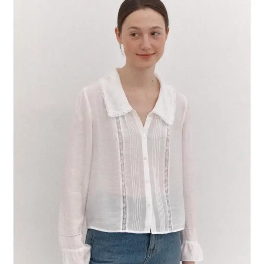 타낫 fin lace collar blouse
