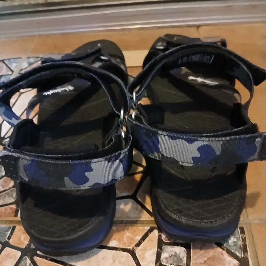 블랙야크 카모플라주 샌들280