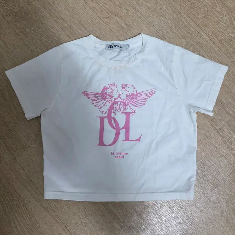 델리센트 크롭 반팔티