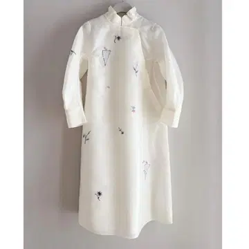 이중 오간자 실크 핸드 자수 7부 소매 원피스 스탠딩 칼라 화이트