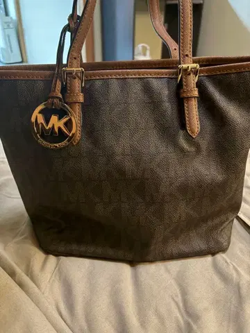 Michael Kors MK 로고 토트백 브라운