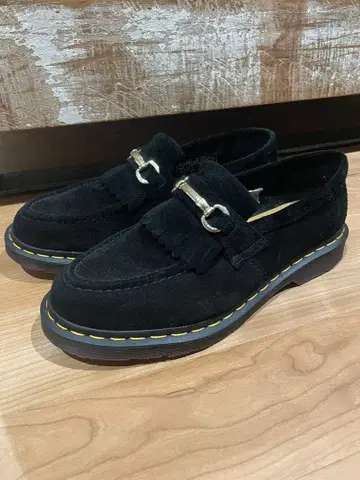 닥터마틴 스웨이드 비트 로퍼 프린지 블랙