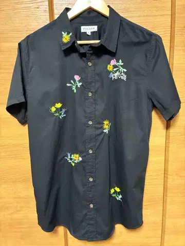 PACSUN 반팔 셔츠 꽃 자수 블랙 플라워 구제 의류 M 스트릿 구제