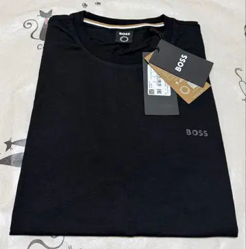 HUGO BOSS 미사용 새상품 남성용 t셔츠 L