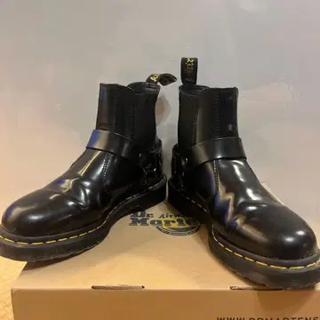 Dr. Martens 사이드 고어 부츠 하네스 포함 블랙