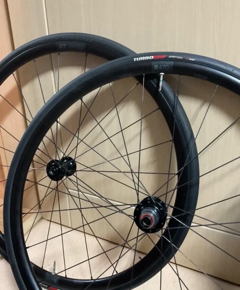 DT Swiss R470 로드 디스크 휠셋