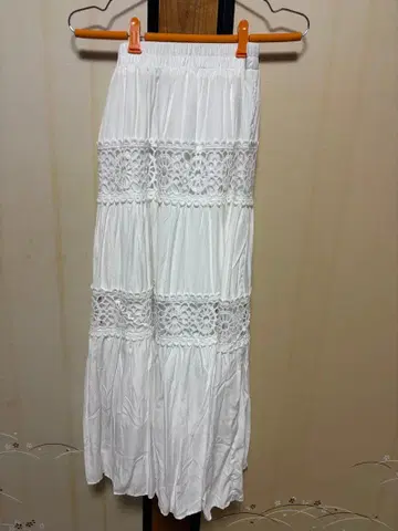 w closet 화이트 티어드 롱 스커트